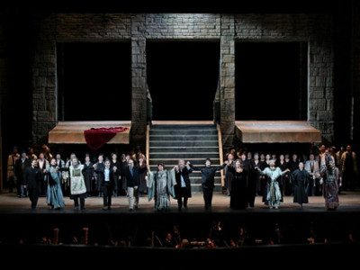 2012nabucco_curtain_kamie.jpg